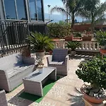 לינה וארוחת בוקר H.ave 4*