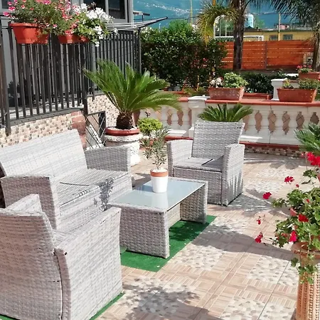 לינה וארוחת בוקר H.ave 4*